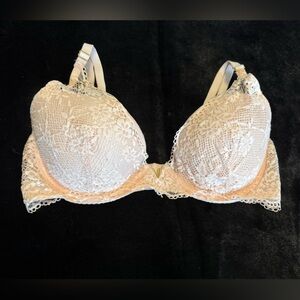 Elegant Lace Women's Bra in Cream